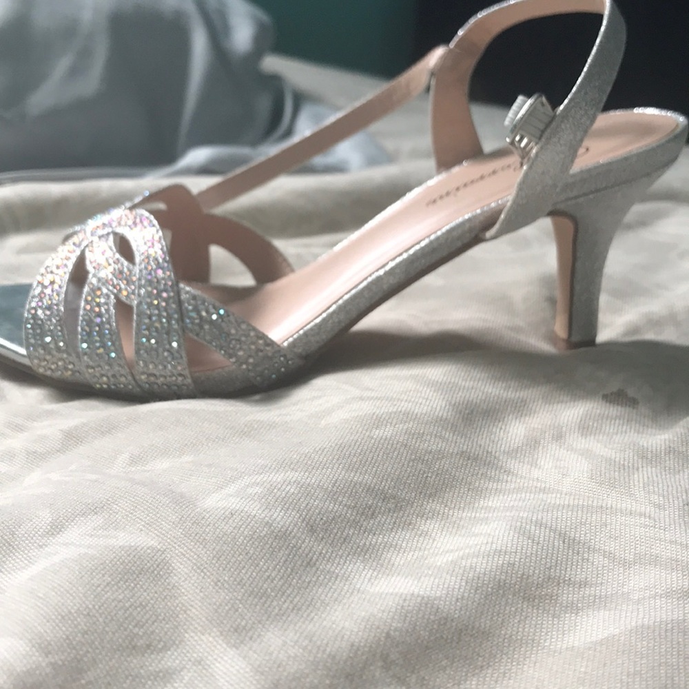 Silver heels - Picture 2 of 6